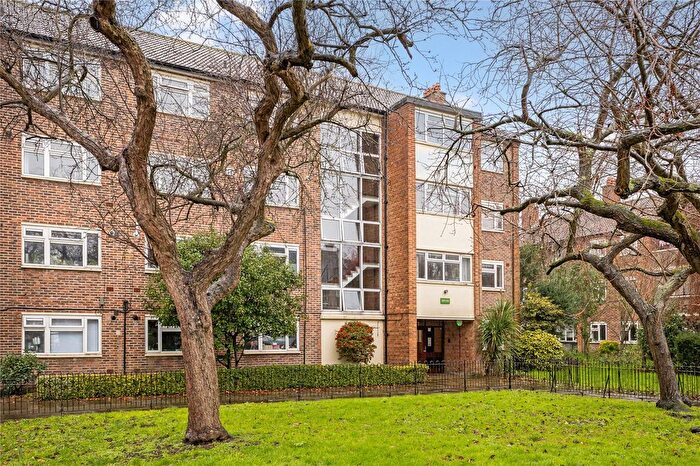 2 Bedroom Flat For Sale In Railway Side, London, SW13