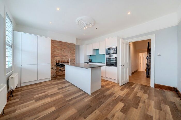 2 Bedroom Flat To Rent In Whittington Road, London, N22