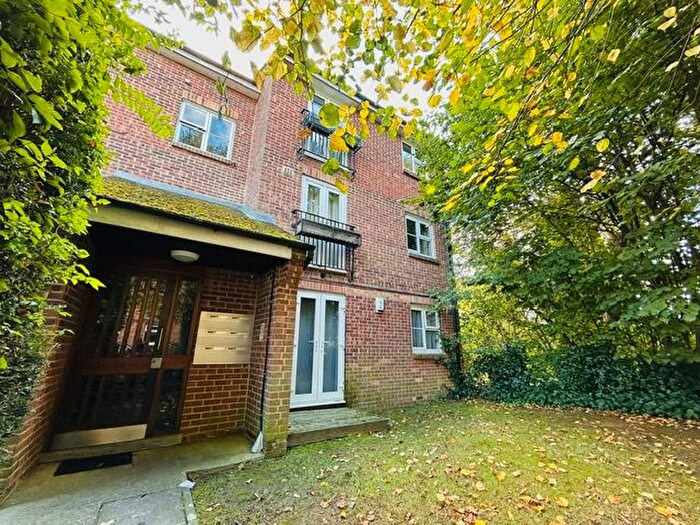 2 Bedroom Flat To Rent In Boveney Close, Cippenham, Slough, SL1