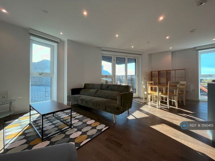 2 Bedroom Flat To Rent In Novella, Salford, M3