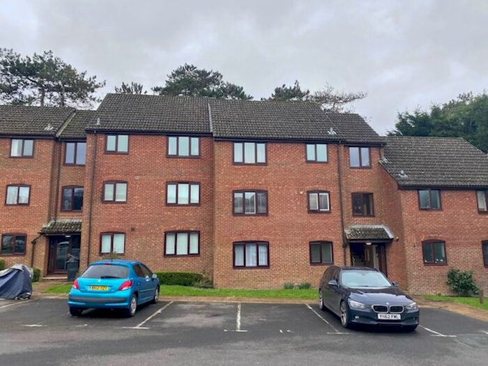 1 Bedroom Flat To Rent In The Hawthorns, Marlow Road, Bishops Waltham, Southampton, SO32