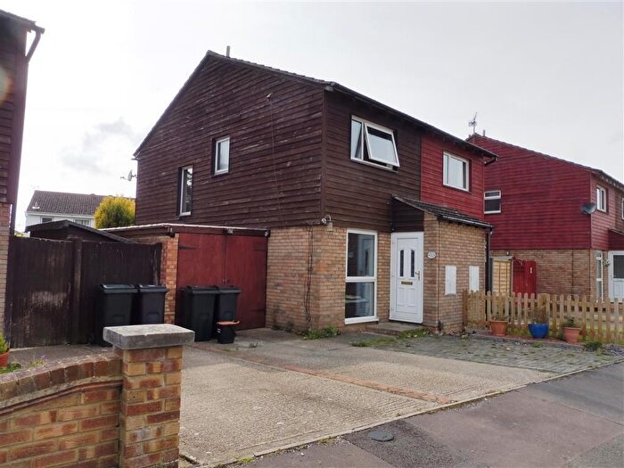 2 Bedroom Property To Rent In The Spinney, Ashford, TN23