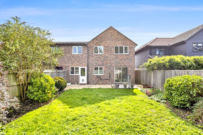 5 Bedroom Semi-Detached House For Sale In Barncroft Close, Chichester, PO20