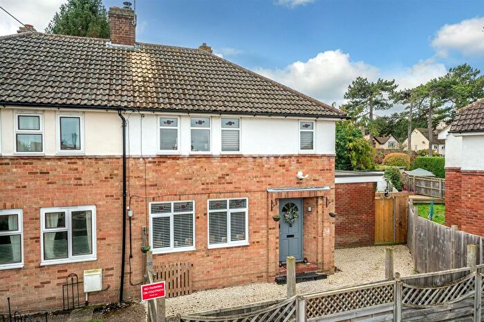 3 Bedroom Semi-Detached House For Sale In Chiltern Avenue, Edlesborough, LU6