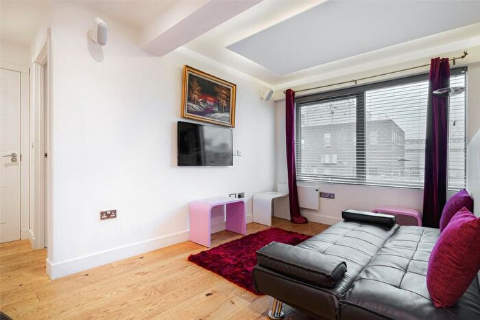 1 Bedroom Apartment For Sale In The Ring, Bracknell, Berkshire, RG12