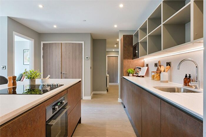 3 Bedroom Flat To Rent In Spinners Yard, Spinners Lane, LS7
