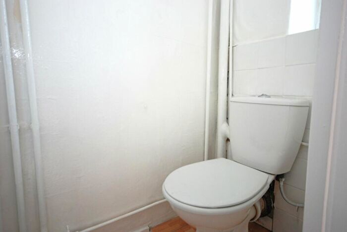 2 Bedroom Apartment To Rent In Wheatland House, Dog Kenell Hill Estate, East Duwlich, SE22