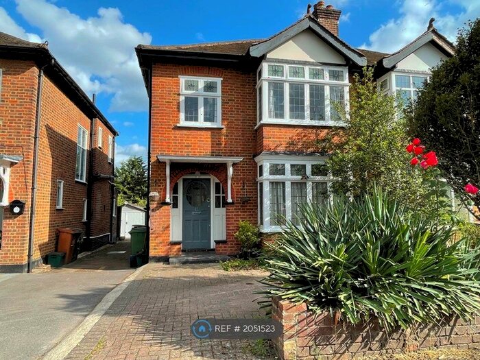 3 Bedroom Semi-Detached House To Rent In D'arcy Road, Cheam, Sutton, SM3