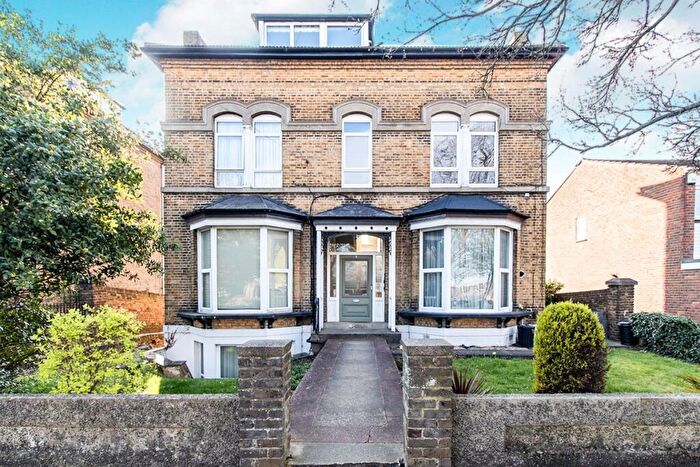 1 Bedroom Flat To Rent In Glen View, Gravesend, Kent, DA12