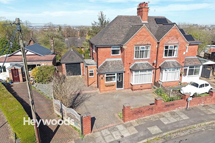 3 Bedroom Semi-Detached House For Sale In Yoxall Avenue, Penkhull, Stoke-On-Trent, ST4