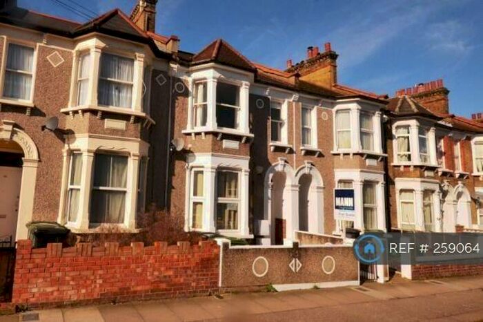 2 Bedroom Flat To Rent In Laleham Road, London, SE6