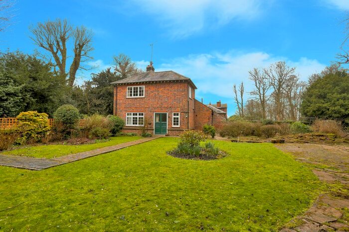 3 Bedroom Cottage To Rent In Butlers Cottage, The Hyde Estate, East Hyde, LU2