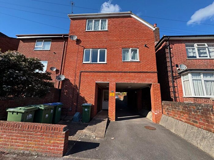 2 Bedroom Flat To Rent In Richmond Road, Southampton, Hampshire, SO15