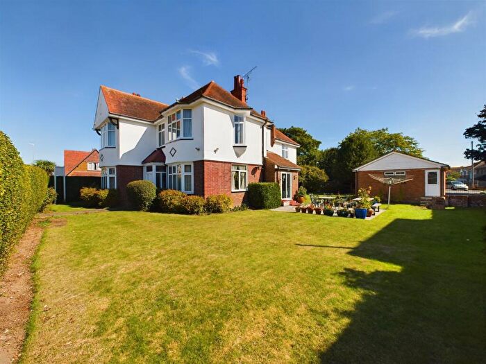 6 Bedroom Detached House For Sale In Osborne Road, Broadstairs, CT10