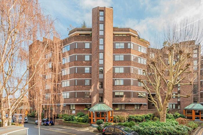 2 Bedroom Flat For Sale In Stevenage Road, London, SW6