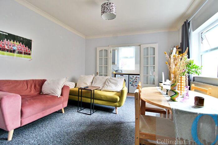 3 Bedroom Flat To Rent In Tooting Bec Road, London, SW17