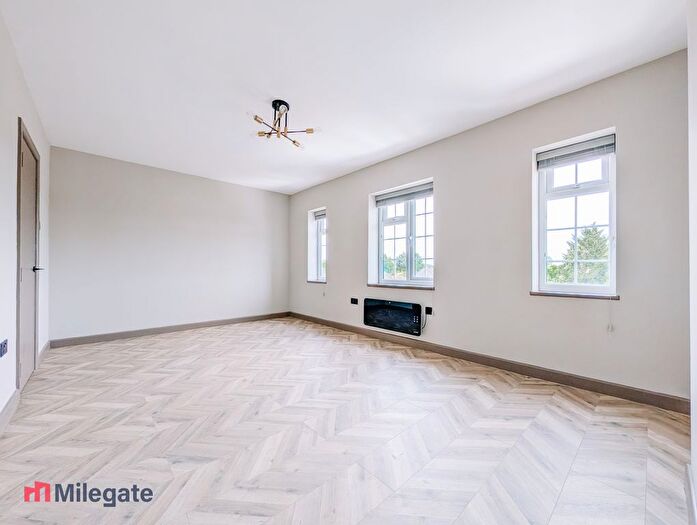 4 Bedroom Flat To Rent In Hook Road, Chessington, KT9