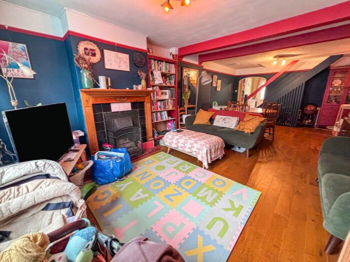 3 Bedroom Terraced House For Sale In Beecham Road, Reading, RG30