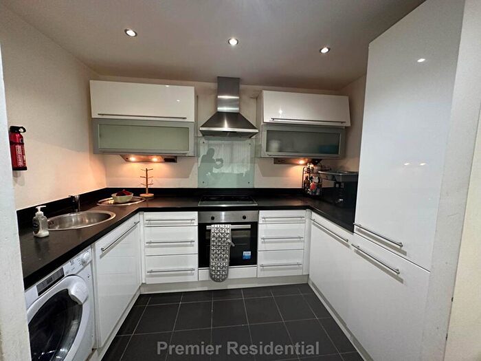 2 Bedroom Apartment To Rent In Commercial Street, Manchester, M15