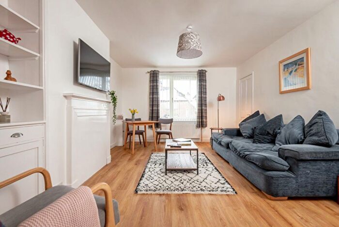 2 Bedroom Flat To Rent In Watson Avenue, St. Andrews, KY16