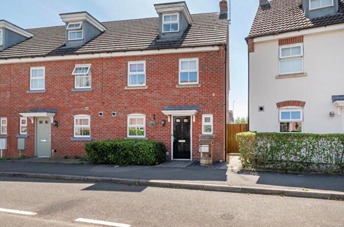 3 Bedroom House For Sale In Farnborough Drive, Daventry, NN11
