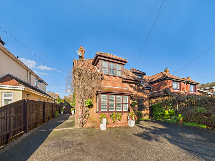 4 Bedroom Detached House For Sale In Warsash Road, Warsash, SO31