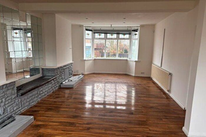 3 Bedroom Semi-Detached House To Rent In Park Lane, Wednesbury, WS10