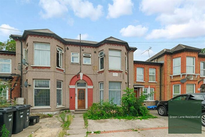 2 Bedroom Flat For Sale In Mansfield Road, Ilford, IG1