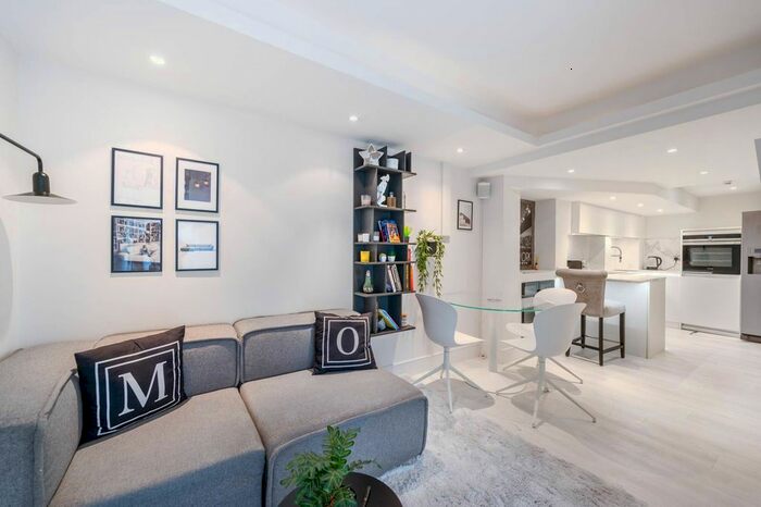 2 Bedroom Flat For Sale In Palace Court, Notting Hill, London, W2