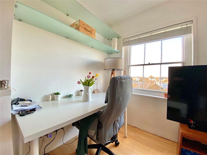 1 Bedroom Flat For Sale In Lansdown Crescent, Cheltenham, Gloucestershire, GL50