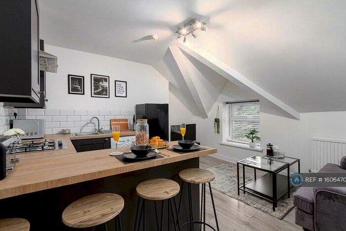 2 Bedroom Flat To Rent In Stacey Road, Cardiff, CF24