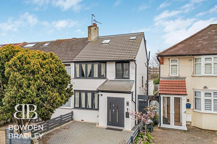4 Bedroom End Of Terrace House For Sale In Wansford Road, Woodford Green, IG8
