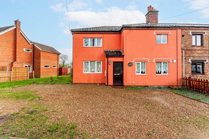 4 Bedroom Semi Detached House For Sale In Hills Road, Saham Hills, IP25