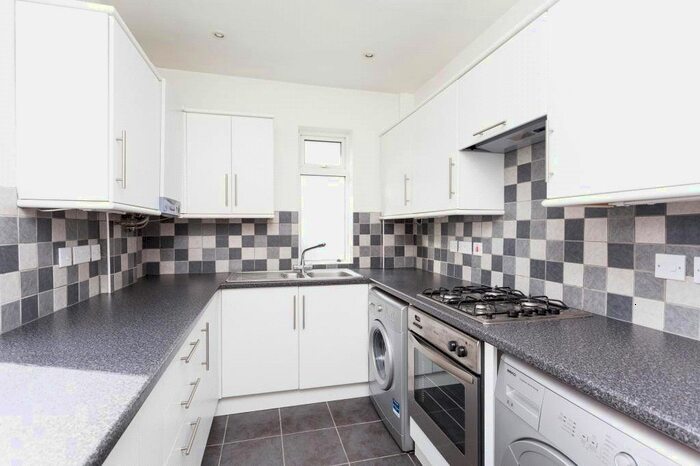 2 Bedroom Flat To Rent In Western Court, Huntly Drive, West Finchley, London, N3