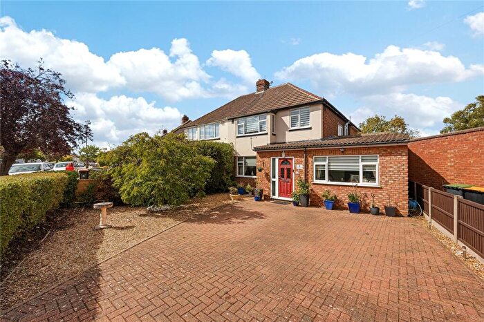 3 Bedroom Semi Detached House For Sale In Aylesbury Road, Bedford, Bedfordshire, MK41