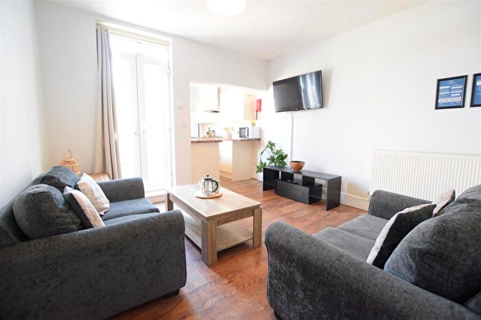 3 Bedroom Terraced House To Rent In Trollope Street - Student House - /, LN5