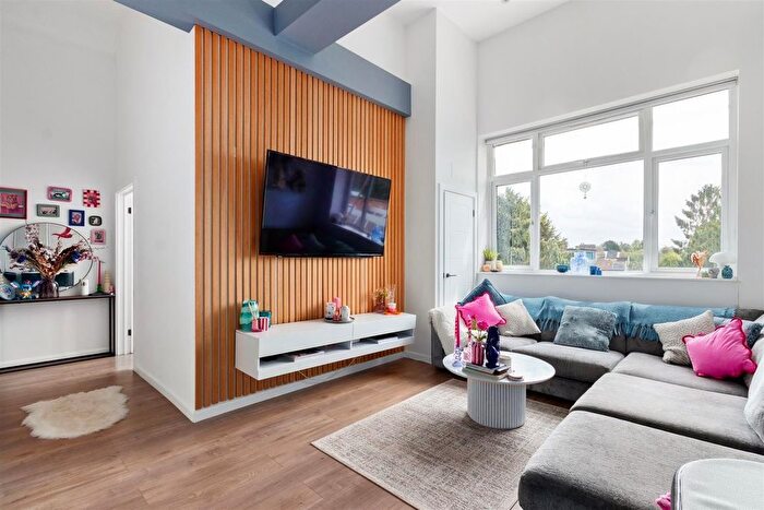 1 Bedroom Flat For Sale In Kingston Road, Wimbledon Chase, SW20