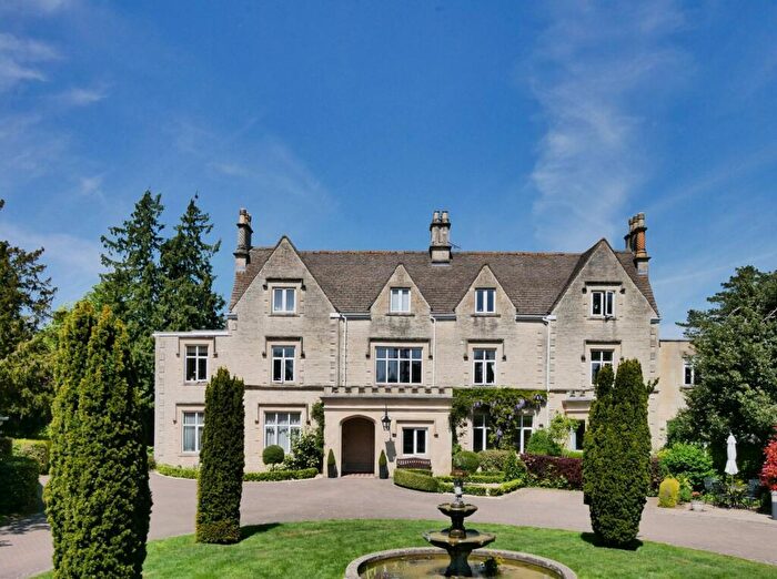 2 Bedroom Flat To Rent In Oaklands, Oakley Hall Oaklands, GL7