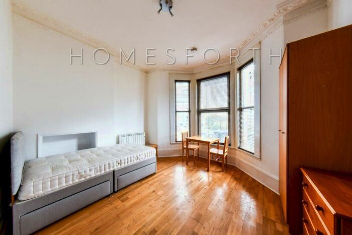 Studio To Rent In Burton Road, Kilburn, NW6