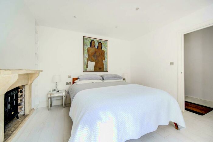 3 Bedroom Flat To Rent In Edith Grove, Chelsea, London, SW10