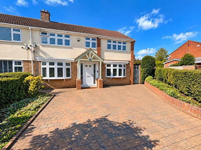 4 Bedroom Semi-Detached House For Sale In Bosmore Road, Luton, Bedfordshire, LU3