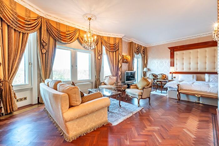 5 Bedroom Flat To Rent In Kensington Road, London, W8