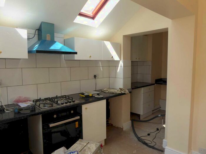 3 Bedroom House To Rent In Cumberland Road, Reading, RG1