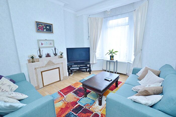 3 Bedroom Terraced House To Rent In Prince Regent Lane, Plaistow, London, E13