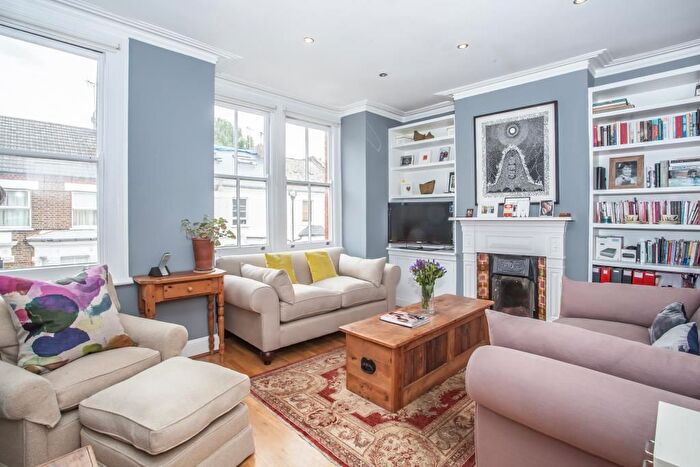 2 Bedroom Flat To Rent In Stronsa Road, Shepherds Bush, W12