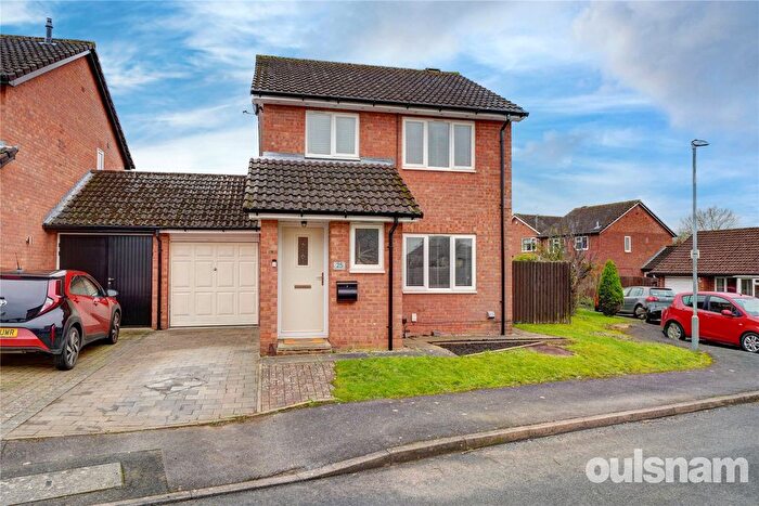 3 Bedroom Link Detached House For Sale In Barns Croft Way, Droitwich, Worcestershire, WR9