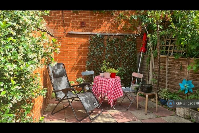 2 Bedroom Terraced House To Rent In Victoria Street, Windsor, SL4