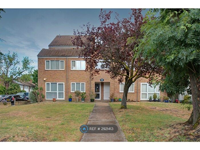 1 Bedroom Flat To Rent In Lilliput Court, London, SE12