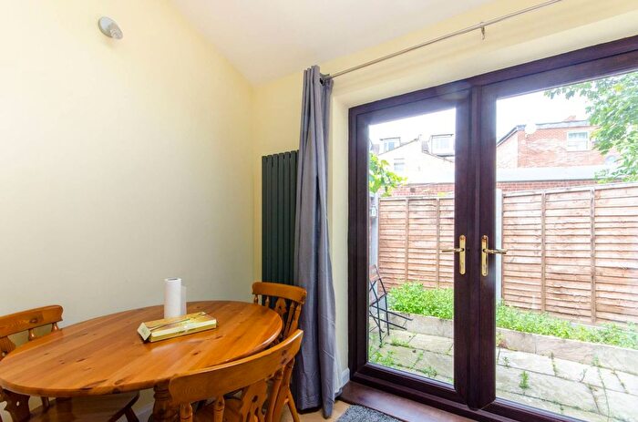 1 Bedroom Terraced House To Rent In Atwell Road, Leyton, Leyton, London, E10