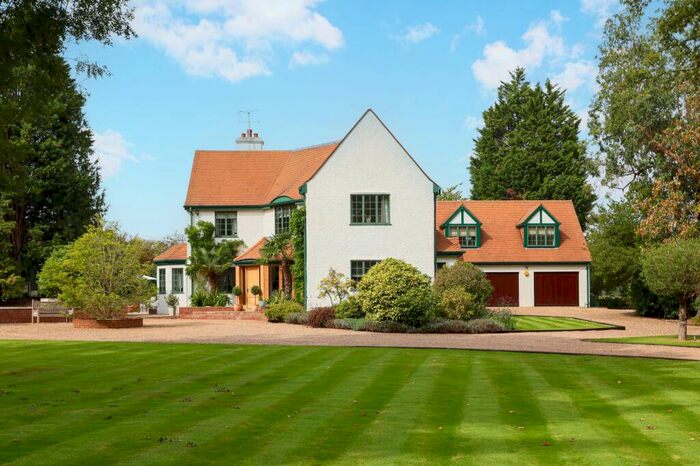 6 Bedroom House To Rent In Fairoak Lane, KT22